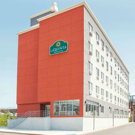 La Quinta Inn & Suites Far Rockaway - Beach Hotel 뉴욕 외부 사진