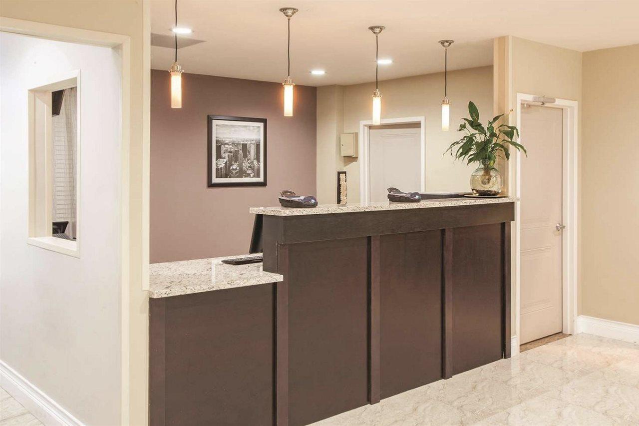 La Quinta Inn & Suites Far Rockaway - Beach Hotel 뉴욕 외부 사진