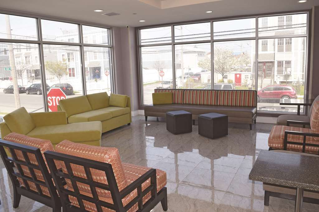 La Quinta Inn & Suites Far Rockaway - Beach Hotel 뉴욕 내부 사진