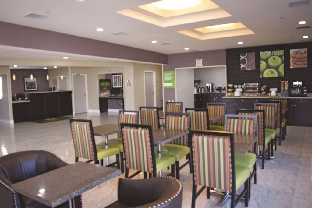 La Quinta Inn & Suites Far Rockaway - Beach Hotel 뉴욕 시설 사진