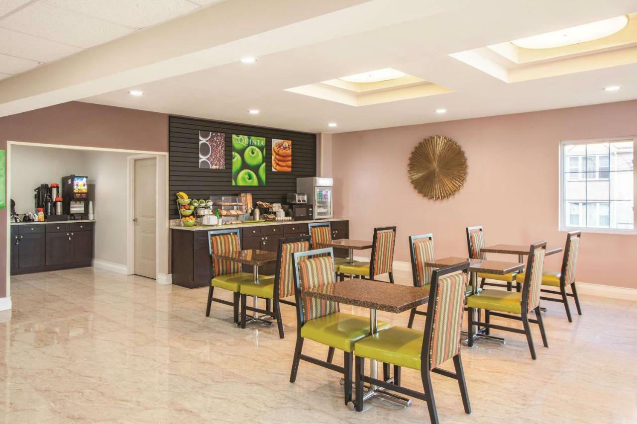 La Quinta Inn & Suites Far Rockaway - Beach Hotel 뉴욕 외부 사진