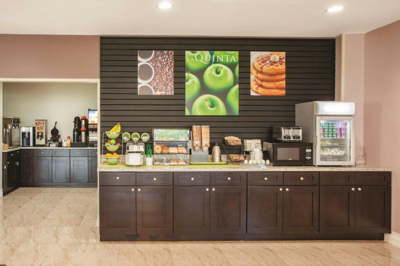 La Quinta Inn & Suites Far Rockaway - Beach Hotel 뉴욕 외부 사진