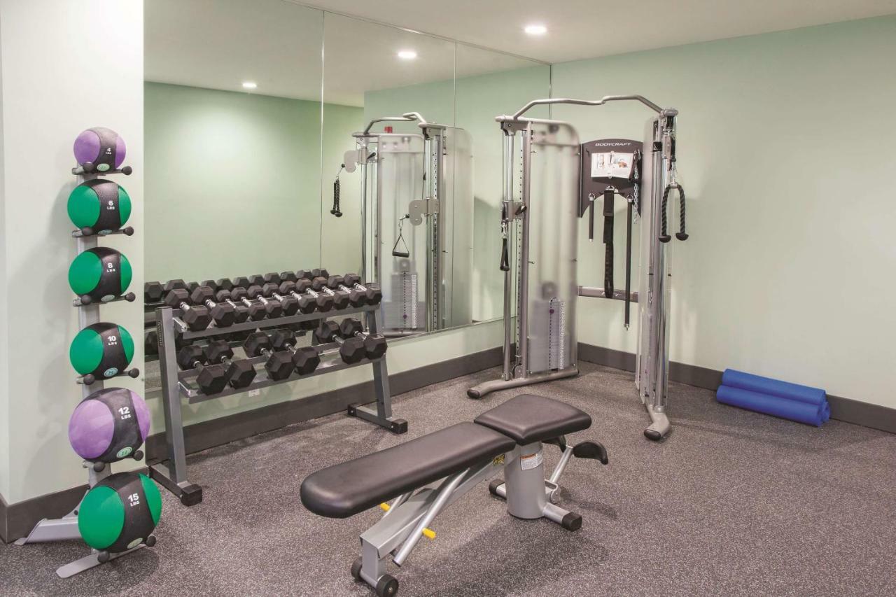 La Quinta Inn & Suites Far Rockaway - Beach Hotel 뉴욕 외부 사진