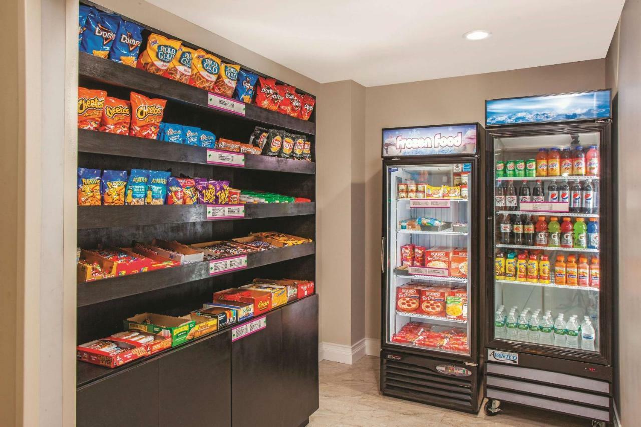 La Quinta Inn & Suites Far Rockaway - Beach Hotel 뉴욕 외부 사진