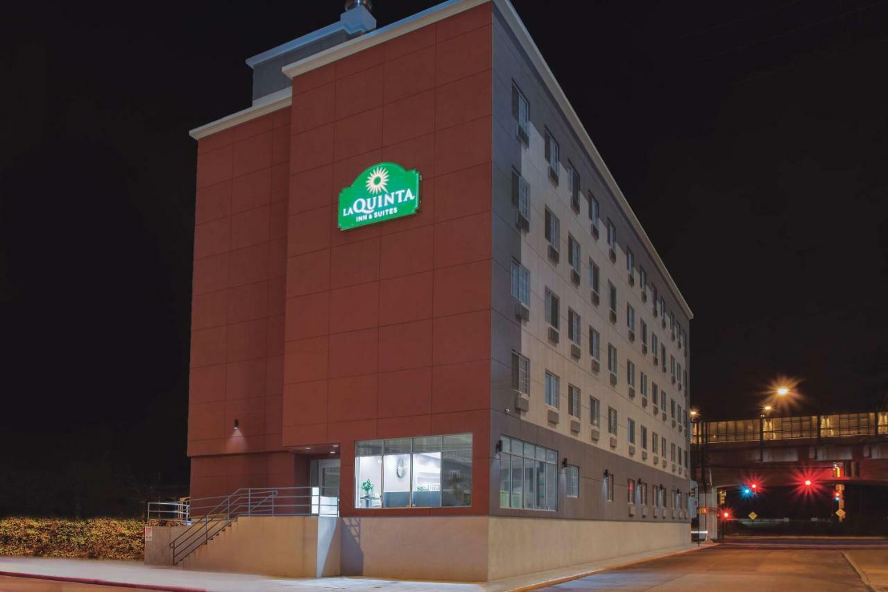 La Quinta Inn & Suites Far Rockaway - Beach Hotel 뉴욕 외부 사진