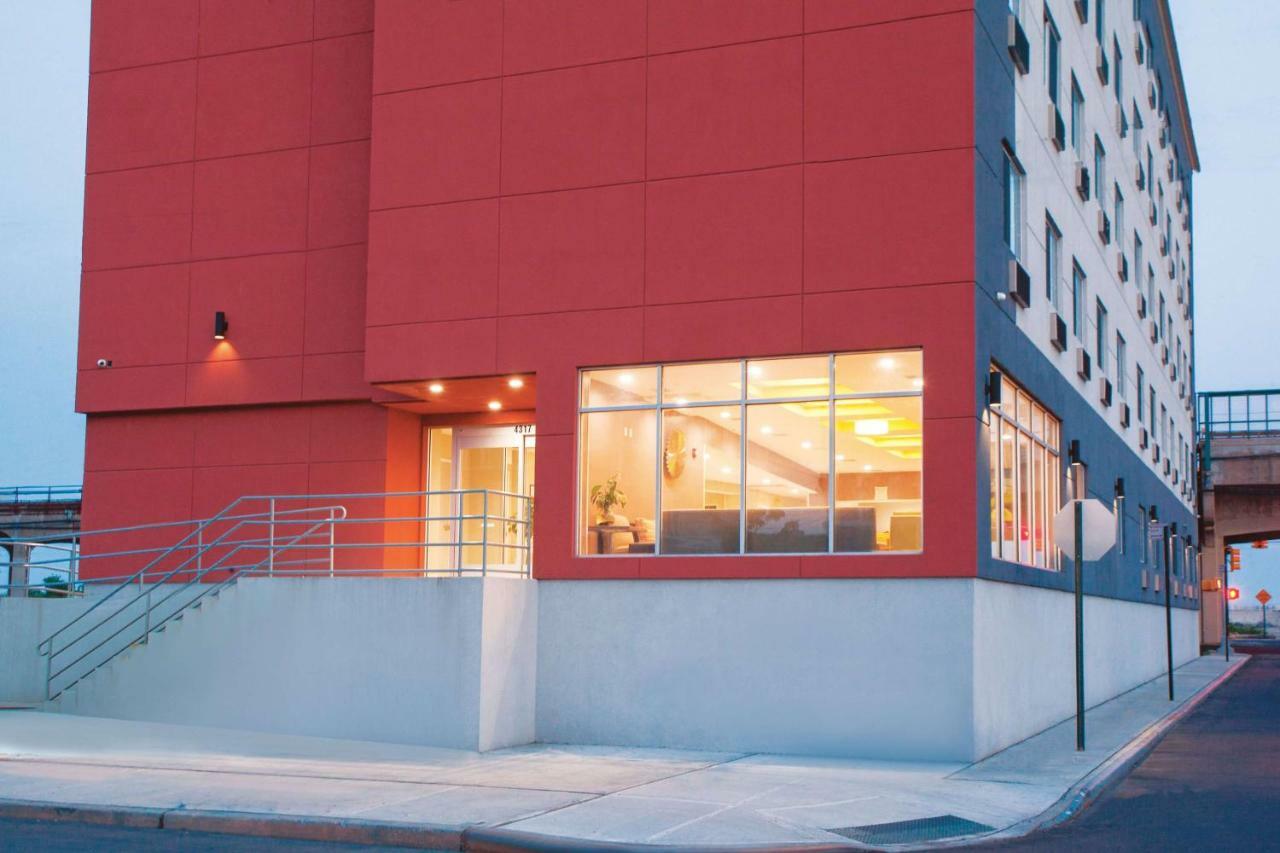 La Quinta Inn & Suites Far Rockaway - Beach Hotel 뉴욕 외부 사진