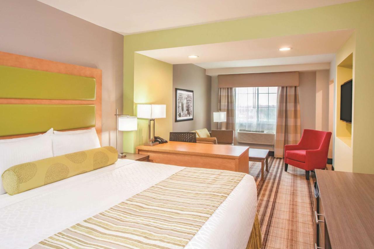 La Quinta Inn & Suites Far Rockaway - Beach Hotel 뉴욕 외부 사진